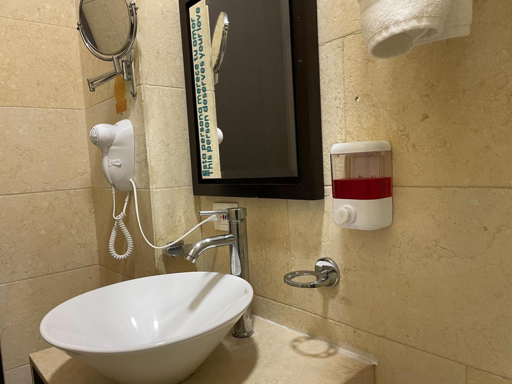 Hotel Bolivariana Plaza Медельїн Екстер'єр фото