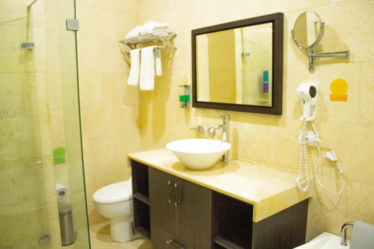 Hotel Bolivariana Plaza Медельїн Екстер'єр фото
